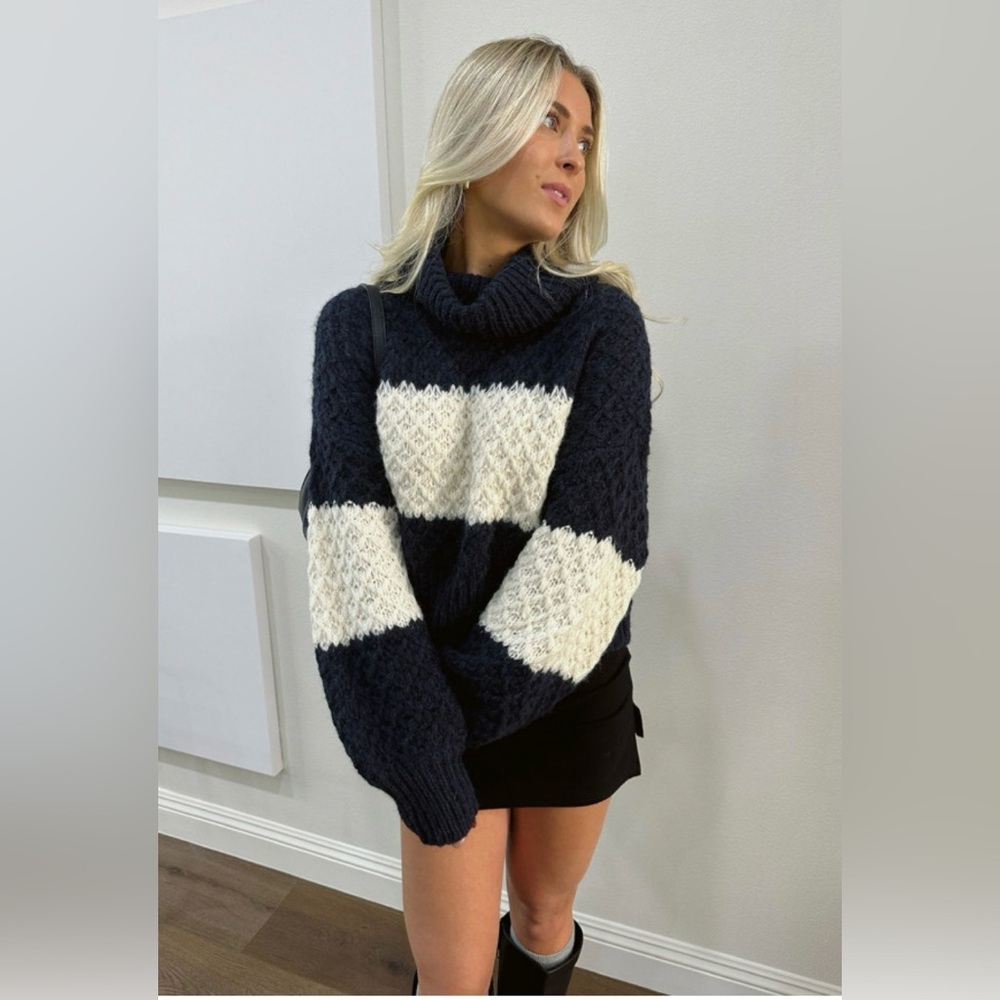 Oversized turtle neck wool blend sweater , sz : medium